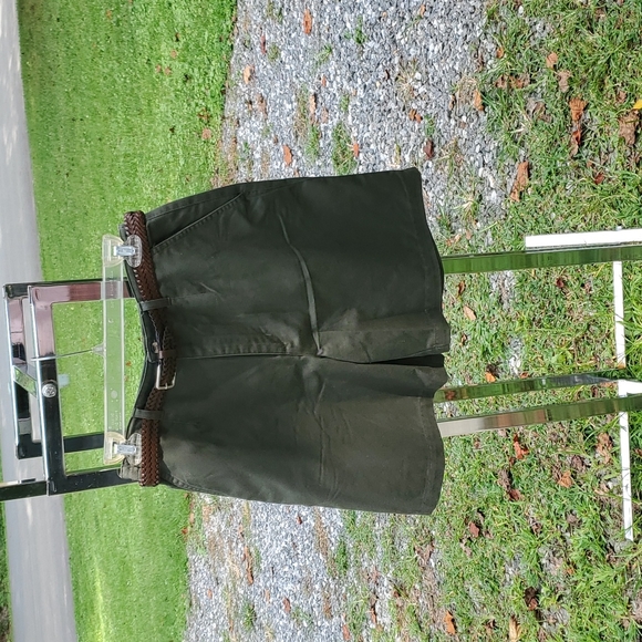 5/$25 - 2 pair belted shorts, size 6. - Picture 8 of 14